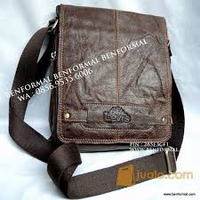 Beli tas kulit wanita online berkualitas dengan harga murah terbaru 2021 di tokopedia! Tas Kulit Asli Branded Ramping Bedge Debossed Slim Fit Messenger Surabaya Jualo