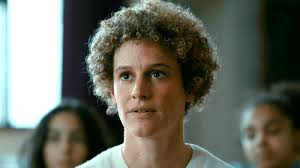 Cassandra Netflix Show Cast: Every Actor & Character (Photos)