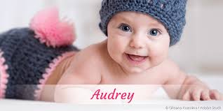 Audrey » Name mit Bedeutung, Herkunft, Beliebtheit & mehr