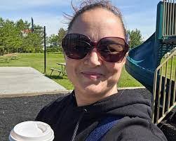 Melanie George's Instagram, Twitter & Facebook