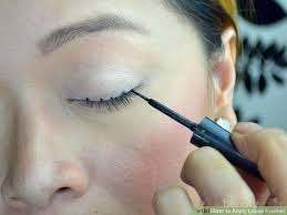 Cara Mudah Menggunakan Eyeliner Cair Untuk Pemula