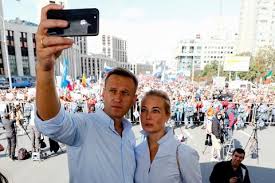 Miał nawoływać do nielegalnych manifestacji. Aleksiej Nawalny Oto Rodzina Najwiekszego Wroga Putina Z Zona Ma Dwoje Dzieci Plejada Pl