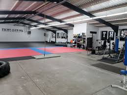 É a defesa pessoal criada em israel por imi lichtenfeld, já adotada por forças de segurança e civis no mundo inteiro. Fight Club Mk 356 Photos Sports Club Honseler Bruch 32 58511 Ludenscheid Germany