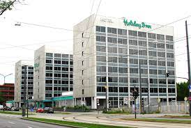 Familien, die nach münchen gereist sind, haben ihren aufenthalt in den folgenden holiday inn express genossen Datei Munchen Leopoldstrasse Hotel Holiday Inn Jpg Wikipedia
