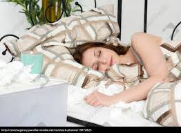 Browse 4 mann und frau im bett stock photos and images available, or start a new search to explore more stock photos and images. Junge Frau Liegt Im Bett Und Schlaft Und Ist Erkaltet Lizenzfreies Bild 13972825 Bildagentur Panthermedia