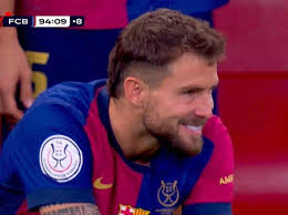 Barcelona will wear white shorts against Borussia Dortmund as they did four  months ago. On Barça's 125th anniversary, remembering its origins, Flick's  team will wear the same kit as in the defeat