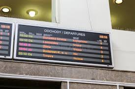 Nezmeškajte svoj spoj: Ako efektívne využívať mobilné aplikácie na cestovné poriadky