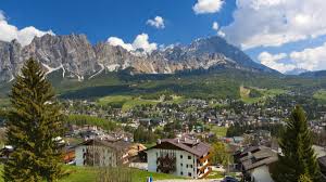 Cortina is not only queen of nature and alpine charm, it is also one of the best known italian tourist destination, renowned. Dolomiten Im Fruhling Verwandelt Sich Cortina D Ampezzo Welt