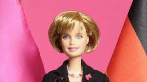 As germany's spiegel magazine writes, the merkel barbie has curves more likely to be seen in heidi klum's show. Barbie Wird Alt Panorama