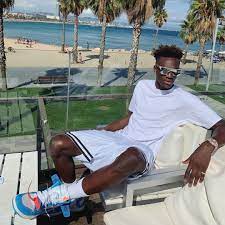 Find the perfect abraham tammy stock photos and editorial news pictures from getty images. Tammy Abraham Gets Over England Snub By Jetting To Barcelona With Girlfriend And Posing For A Selfie With A Fan