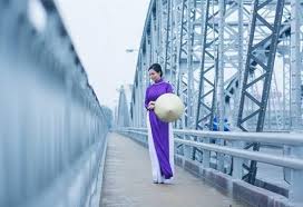 Cầu Trường Tiền Huế - áo dài thướt tha
