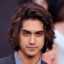 Viimeisimmat Pitkat Kampaukset Miehet Uudet Kampaukset Long Hair Styles Men Wavy Hair Men Cool Hairstyles For Men