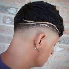Verá cortes de piel frescos y cortos, desgastes, pelos, partes duras, capas texturizadas, diseños únicos, cortes de zumbido y más. Corte De Pelo Fade Para Hombres