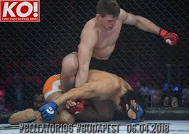 Showcases grappling prowess with triangle choke. Bden2dmmo06jsm