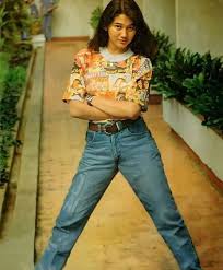 Penyanyi yang dikenal karena suara emas dan kecantikannya ini ternyata punya gaya yang modis dan masih dikenang hingga sekarang. Foto Lawas Nike Ardilla Dengan Pose Unik Kaki Jenjangnya Riau24 Com