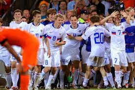 Karya seni di salah satu stadion yang digunakan dalam ajang piala eropa 2008 ini diciptakan oleh seorang seniman asal swiss bernama klaus litmann. Laga Legendaris Timnas Rusia 10 Tahun Lalu Kalahkan Belanda Di Euro 2008 Bolasport Com