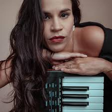 Daniela Santos, piano