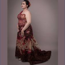 Dijadikan dress atau dibuat kebaya ala ningrat, semuanya pasti terpesona dengan penampilanmu. Badan Curvy Suka Bingung Pilih Baju 7 Ide Busana Gaun Brokat Ini Bisa Dongkrak Body Goal Kamu