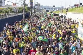 Em manaus, a manifestação bloqueia estradas federais e estaduais e cerca de 20% da frota de ônibus deixou de circular na cidade. Multidao Se Reuniu Na Br 101 Em Palhoca Em Apoio Aos Caminhoneiros Nd