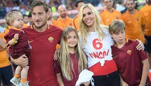 Browse 148 ilary blasi totti stock photos and images available, or start a new search to explore more stock photos and images. Ilary Blasi Pensa A Una Quarta Gravidanza E Non E Totti A Chiederglielo Dilei