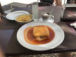 Recette francesinha originale (portugal) : Francesinha Fries And Coffee Francesinha Meaning Little Frenchie Or Simply Frenchie In Portuguese Is A Portuguese Sandwich Originally From Porto Made With Bread Wet Cured Ham Linguica Fresh Sausage Like Chipolata Steak Or