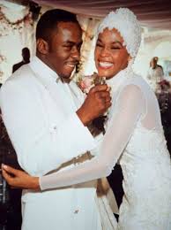 Bobby Brown And Whitney Huston On Their Wedding Day Celebrity Wedding Photos Celebrity Bride Celebrity Weddings