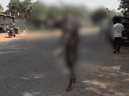 ઓડિશામાં બહેનનું હાડપિંજર લઈને બેંક પહોંચ્યો ભાઈ: ખભે લઈને 3 કિમી ચાલ્યો; બેંક કર્મચારીઓએ કહ્યું હતું- જેનુ...