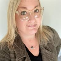 Sarah Helbig's Instagram, Twitter & Facebook