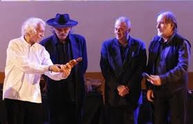 EMLÉKAmi még Éri Péter “Pityu” arcára is mosolyt csalt. Európai zenekarok  közül…