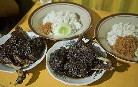 Menikmati Pedasnya Nasi Bebek Madura Yang Menyetrum Lidah Http Jitunews Com Read 20074 Menikmati Pedasnya Nasi Bebek Madura Yang M Makanan Nasi Resep Makanan