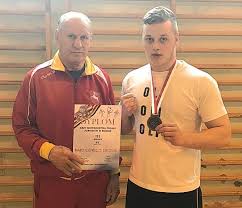 Goldenline wspiera w budowaniu profesjonalnego profilu zawodowego i poszukiwaniu pracy. Chelmski Piesciarz Z Brazem Nowy Tydzien