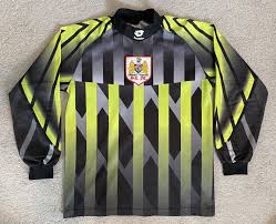 Stay at full moon backpackers hostel from £50/night, rock n bowl hostel from £37/night, ibis budget portishead. Bristol City Torwart Fussball Trikots 1996 1997