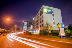 Check reviews and discounted rates for aaa/aarp members, seniors, extended stays. Holiday Inn Express Dusseldorf City North Dusseldorf At Hrs With Free Services