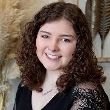 Karen Schimmel's Instagram, Twitter & Facebook