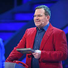 2006 bis 2015), blamieren oder kassieren (von 2006 bis 2015 bei schlag den raab), die kindershow 1, 2 oder 3 (seit 2010), schlag den star. Schlag Den Star So Reagiert Elton Auf Wutende Zuschauer Stern De