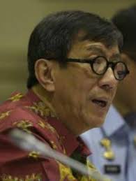 Yasonna hamonangan laoly is the current minister of law and human rights of indonesia. Profil Yasonna Laoly Viva