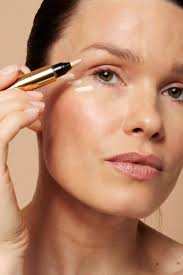 Augen make up von einer frau 50plus mit lidschatten in grau. From 50 16 Magic Tips For Looser Make Up From 50 Heystyles