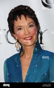 Deanna Dunagan's Instagram, Twitter & Facebook