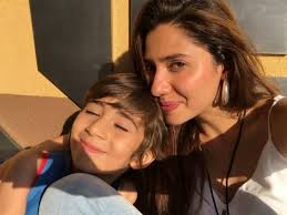 Mahira Khan shares unknown details about son Azlan love 1