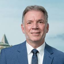 Michael Claus's Instagram, Twitter & Facebook