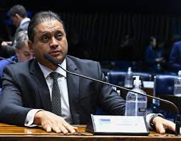 Relator diz que Weverton Rocha tem de depor à CPI do INSS após operação da PF