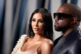 Kanye west and kim kardashian attend the 2020 vanity fair oscar party hosted by radhika jones at wallis annenberg center for the performing arts on with their four children. Kim Kardashian Auszeit Von Ihren Kindern Gala De