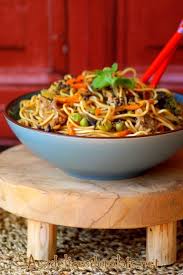 Nouilles Chinoises Sautees Au Boeuf Et Aux Legumes Nouilles Chinoises Nouilles Recette Asiatique