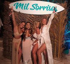 Zé felipe, filho de leonardo, posta foto quente e internautas vão a loucura. Apos Briga Com Neymar Ze Felipe Termina Noivado Com Bailarina