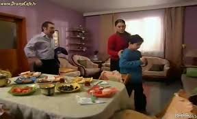 تدور القصة حول حب تحمل في طياتها الكثير من مشاعر الحزن والألم والانتقام بين شابة جميلة تعيش في حي فقير، وخطيبها الشاب الفقير الذي يحاول جاهداً شراء منزل استعدادا لزواجه من رفيف. Www Dramacafe Tv Ù…Ø³Ù„Ø³Ù„ Ø³Ù†ÙˆØ§Øª Ø§Ù„Ø¶ÙŠØ§Ø¹ Ù…Ø¯Ø¨Ù„Ø¬ Ø§Ù„Ø­Ù„Ù‚Ø© 122 Video Dailymotion