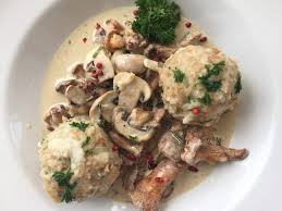 Vegane Semmelknodel Mit Rahmschwammerl Vegan Kochen Semmelknodel Rezept Und Essen Ideen