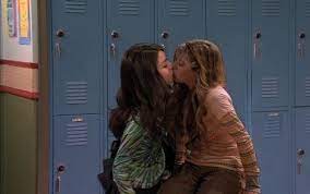 .(episode freddie and sam kiss)! Carly Shay Sam Puckett Fan Art Cam Kiss In 2021 Icarly Carly Icarly Miranda Cosgrove