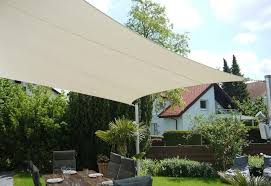 Moderne Beschattung Fur Ihre Terrasse Ein Sonnensegel Nach Mass Dekoration Gram Techo De Patio Huerto Patio