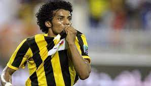 وسط تكتم شديد، وبعيداً عن أعين الإعلام وكاميرات التصوير، أقام مهاجم نادي النصرالسعودي حفل زواجه على الإعلامية رقية خياط ، داخل قاعة ليلتي بجدة مساء. Ù†Ø§ÙŠÙ Ù‡Ø²Ø§Ø²ÙŠ Ù…ÙˆØ¹Ø¯ Ø§Ø¹ØªØ²Ø§Ù„ÙŠ Ø§Ù‚ØªØ±Ø¨ ÙˆÙ„Ø¯ÙŠ Ø´Ø±Ø· ÙˆØ­ÙŠØ¯ Ù„Ù„Ø§Ø³ØªÙ…Ø±Ø§Ø± ÙÙŠ Ø§Ù„Ù…Ù„Ø§Ø¹Ø¨ Ø³Ø¨ÙˆØ±Øª 360