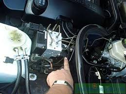Lampu amaran tangki minyak simpanan akan mula menyala memberikan amaran apabila baki minyak dalam tangki kurang dari 7.5 liter. Lampu Abs Abs Menyala Sebab Dan Apa Yang Perlu Dilakukan Kereta 2021